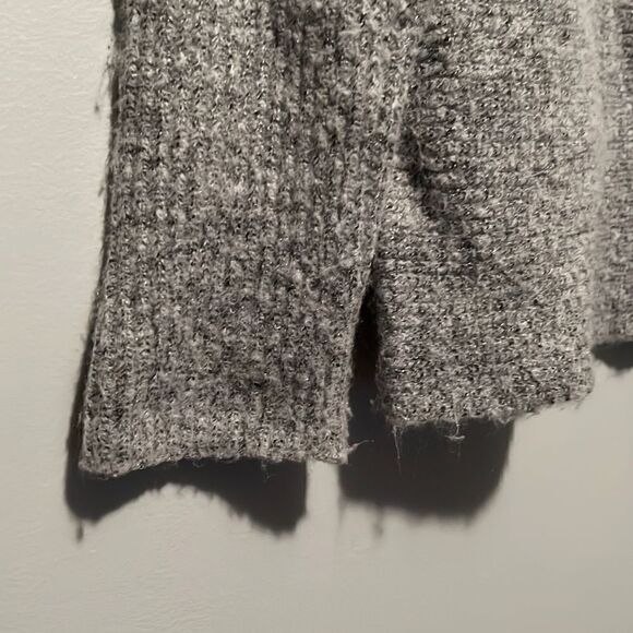 Sweater    - Picture 4 of 5